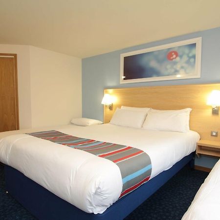 Travelodge London Park Royal Exterior photo