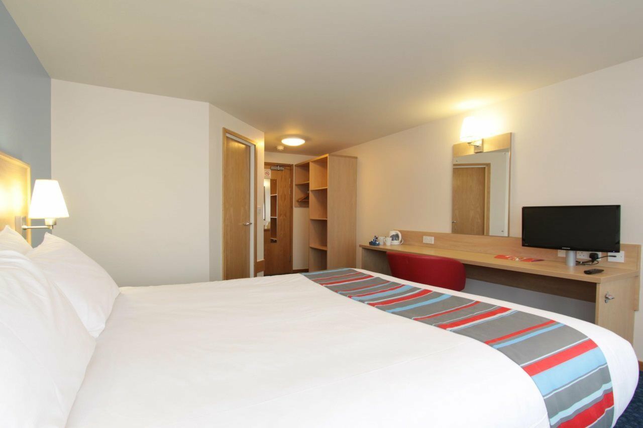 Travelodge London Park Royal Exterior photo