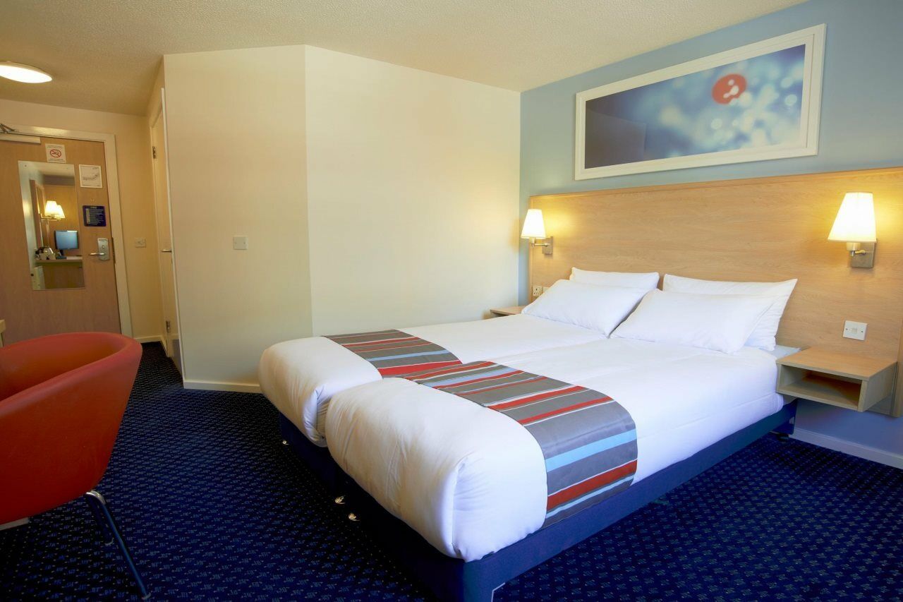 Travelodge London Park Royal Exterior photo