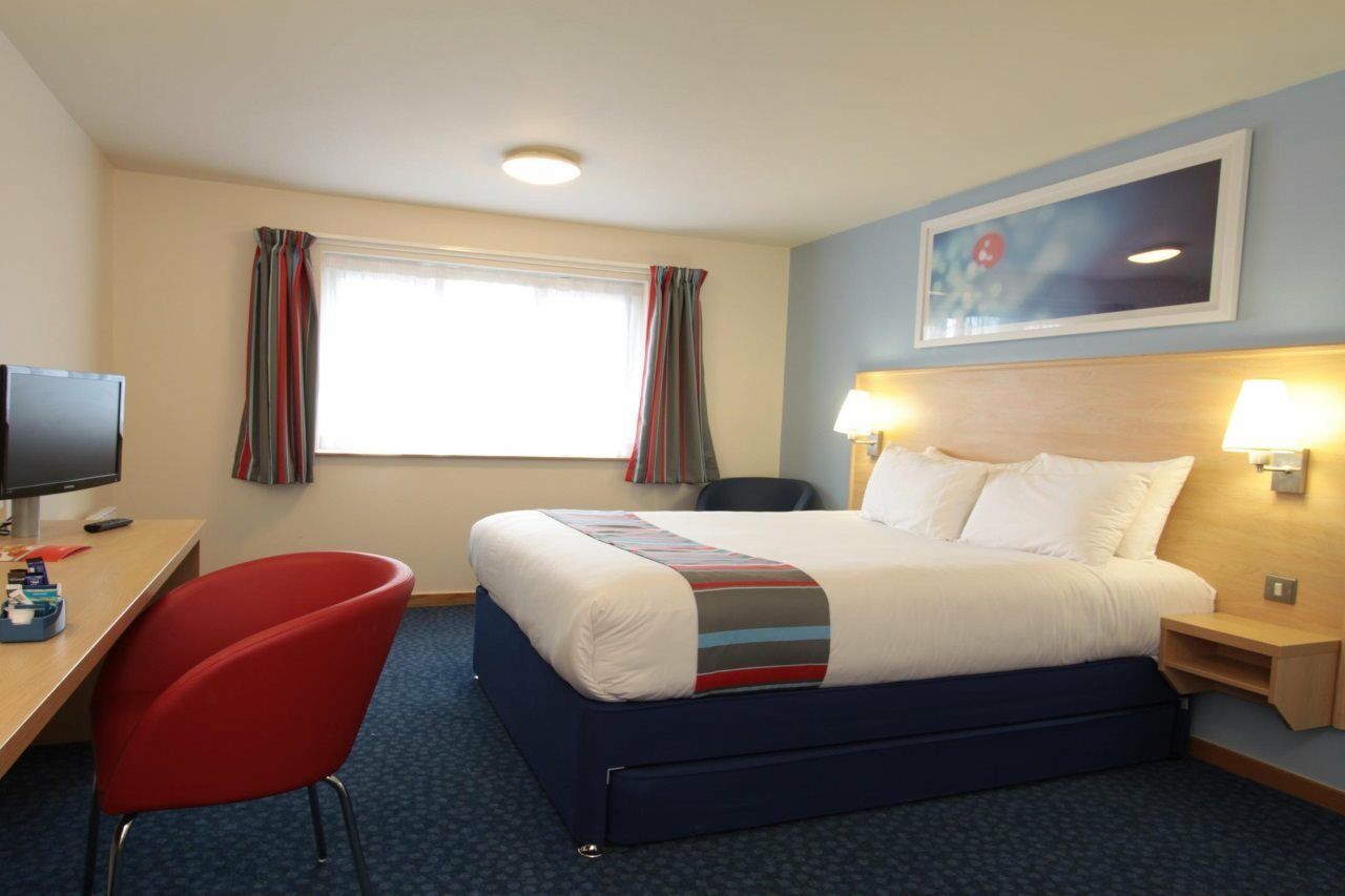 Travelodge London Park Royal Exterior photo